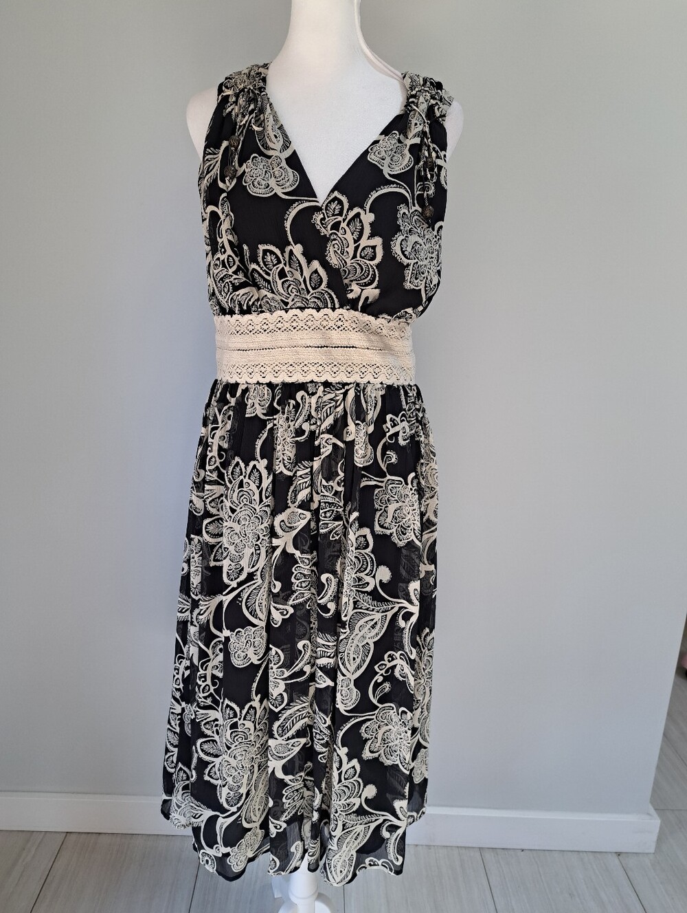 Oscar De La Renta Silk Black & Cream Floral Lace Waist Midi Dress